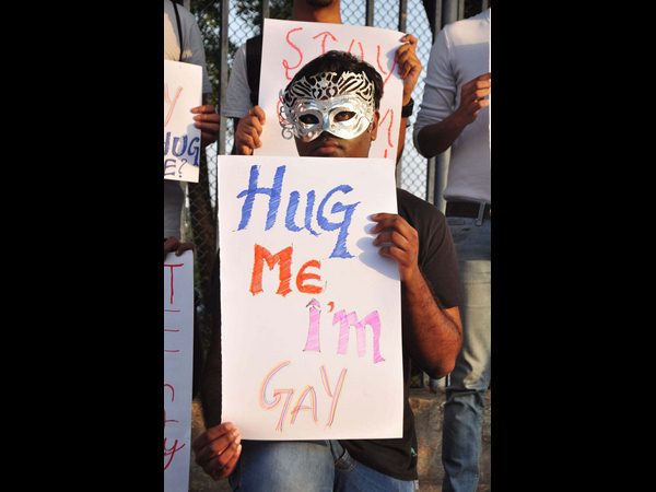 నెక్లెస్ రోడ్డులో 'గే'ల ప్రదర్శన నెక్లెస్ రోడ్డులో 'గే'ల ప్రదర్శన