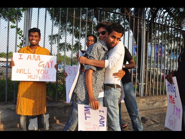 నెక్లెస్ రోడ్డులో 'గే'ల ప్రదర్శన నెక్లెస్ రోడ్డులో 'గే'ల ప్రదర్శన