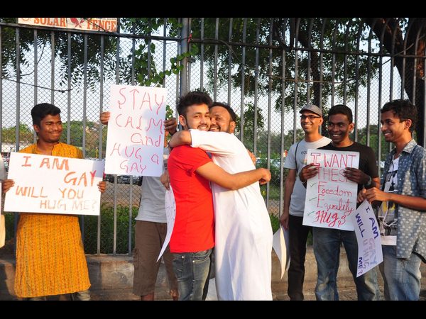 నెక్లెస్ రోడ్డులో 'గే'ల ప్రదర్శన నెక్లెస్ రోడ్డులో 'గే'ల ప్రదర్శన