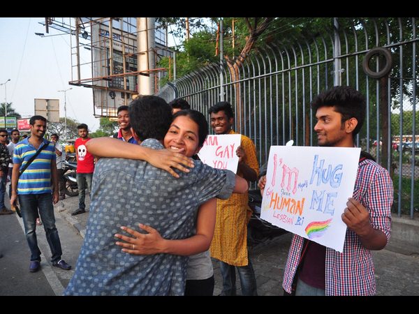 నెక్లెస్ రోడ్డులో 'గే'ల ప్రదర్శన నెక్లెస్ రోడ్డులో 'గే'ల ప్రదర్శన