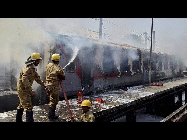  భువనేశ్వర్-రాజధాని ఎక్స్‌ప్రెస్‌లో మంటలు 