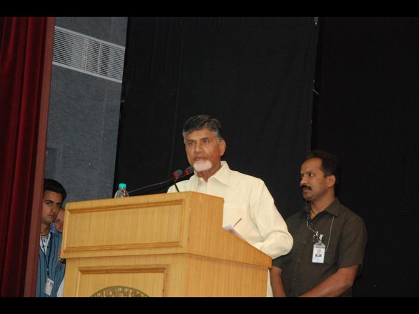 నా విజయం వెనకుంది ఐఏఎస్లే: బాబు నా విజయం వెనకుంది ఐఏఎస్లే: బాబు