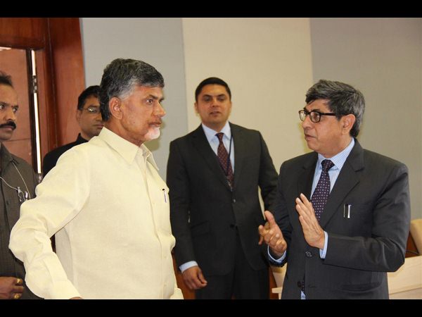 నా విజయం వెనకుంది ఐఏఎస్లే: బాబు నా విజయం వెనకుంది ఐఏఎస్లే: బాబు