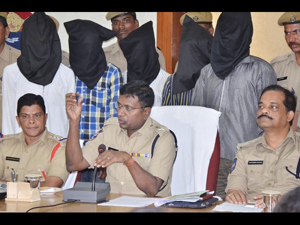 Thieves arrested in karimnagar district