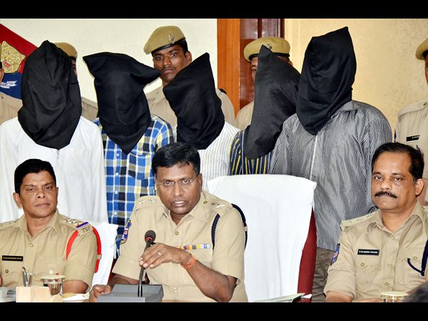 Thieves arrested in karimnagar district