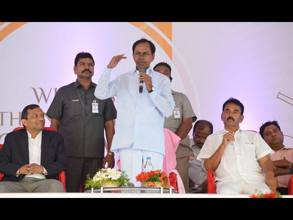 'అన్ని వసతులు కల్పిస్తాం, మా బిడ్డలకు ఉద్యోగాలివ్వండి' 