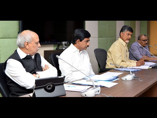 నీరు-చెట్టు పథకంపై చంద్రబాబు అంసతృప్తి నీరు-చెట్టు పథకంపై చంద్రబాబు అంసతృప్తి