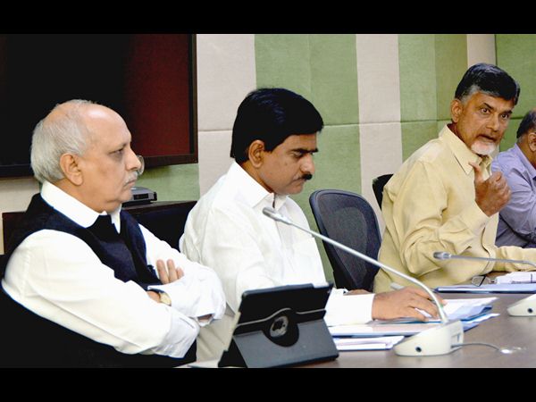 నీరు-చెట్టు పథకంపై చంద్రబాబు అంసతృప్తి నీరు-చెట్టు పథకంపై చంద్రబాబు అంసతృప్తి