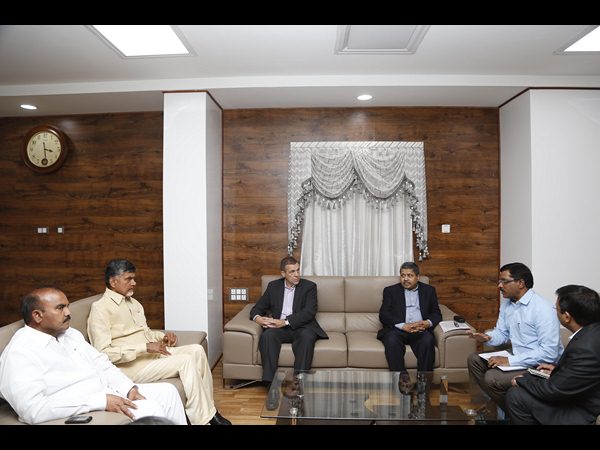 బాబుతో వాల్‌మార్ట్ అధ్యక్షుడు డేవిడ్ భేటీ