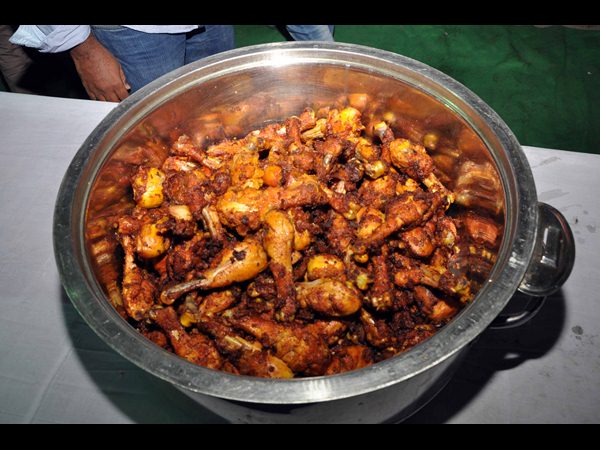 చికెన్ అండ్ ఎగ్ మేళా: టీఆర్ఎస్ మంత్రులు