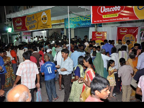 చికెన్ అండ్ ఎగ్ మేళా: టీఆర్ఎస్ మంత్రులు