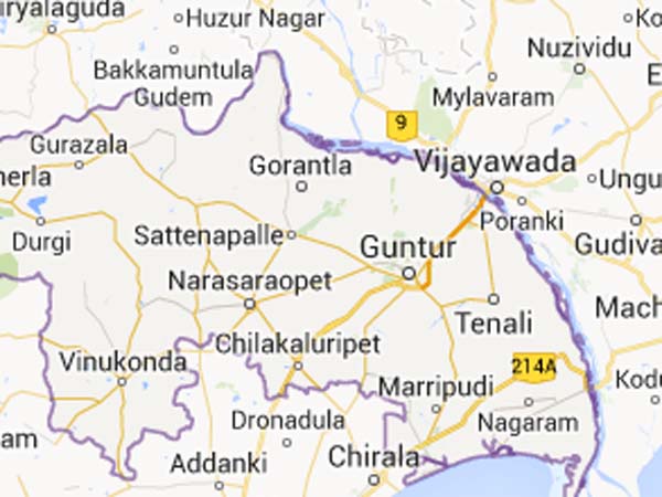 Lady fights with chain snatcher in guntur district Lady fights with chain snatcher in guntur district