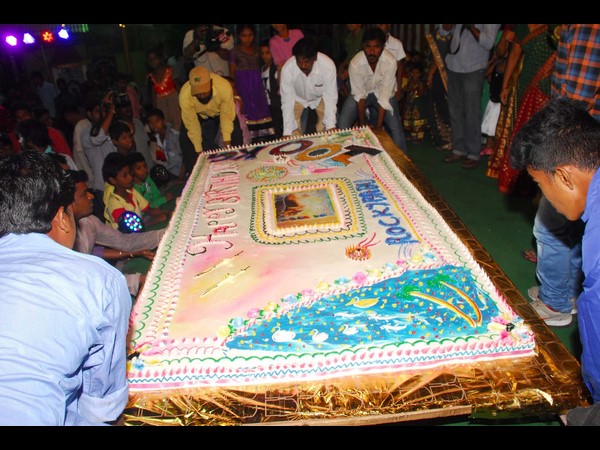 శునకరాజానికి జన్మదిన వేడుకలు