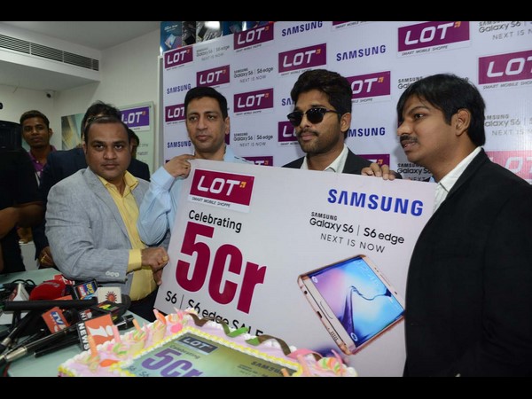 చేతుల మీదుగా... చేతుల మీదుగా...