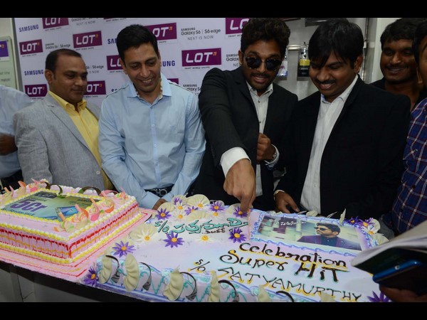 వేడుకల్లో అల్లు అర్జున్ వేడుకల్లో అల్లు అర్జున్