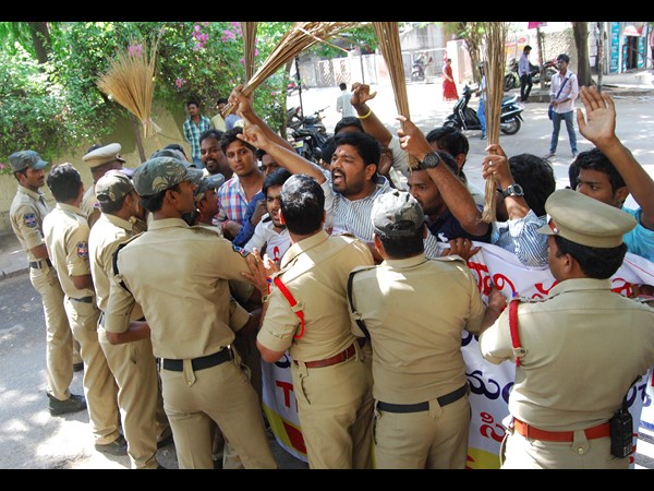 చావుడప్పులు...