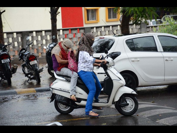 మండే వేసవిలో వాన ఊరట: చల్లదనం మండే వేసవిలో వాన ఊరట: చల్లదనం