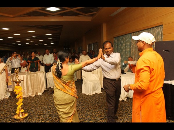 యోగా: ఒక్క గంట చేస్తే జీవితం సుఖవంతం యోగా: ఒక్క గంట చేస్తే జీవితం సుఖవంతం