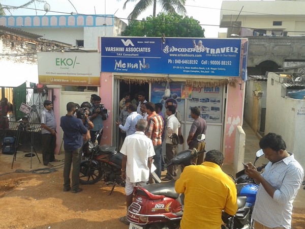  భూకంపం: నేపాల్లో ఏపీ, తెలంగాణవాసులు క్షేమం (పిక్చర్స్)