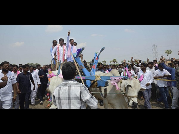 కళారూపాలతో స్వాగతం