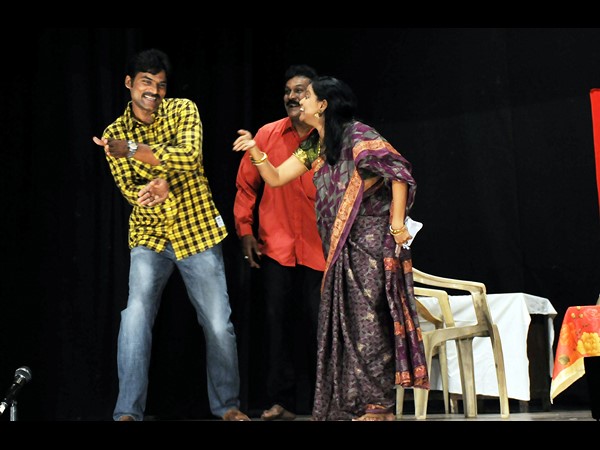  రాజేంద్రుని చేతుల మీదగా నాటక పోటీలు