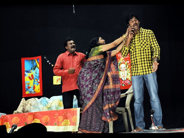 రాజేంద్రుని చేతుల మీదగా నాటక పోటీలు