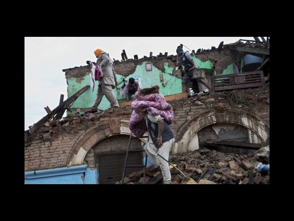 అతలాకుతలమైన నేపాల్