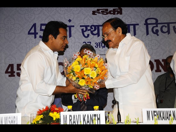 వెంకయ్యతో కెటిఆర్