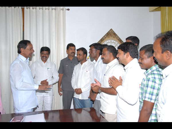 మోతె రుణం తీర్చుకుంటా: గ్రామస్తులతో కేసీఆర్
