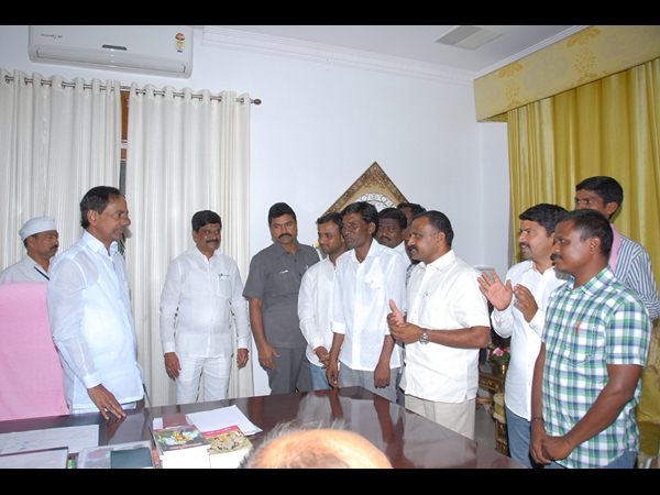  మోతె రుణం తీర్చుకుంటా: గ్రామస్తులతో కేసీఆర్