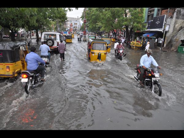 గాలి, వాన బీభత్సం