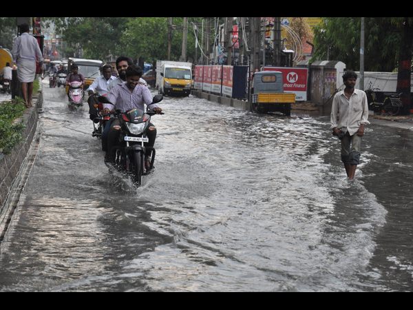 గాలి, వాన బీభత్సం