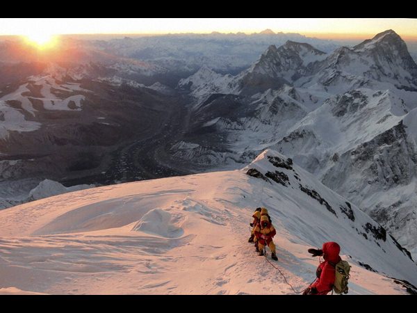 మౌంట్ ఎవరెస్ట్ వద్ద నేపాల్ భూకంపం మిగిల్చిన విషాదం