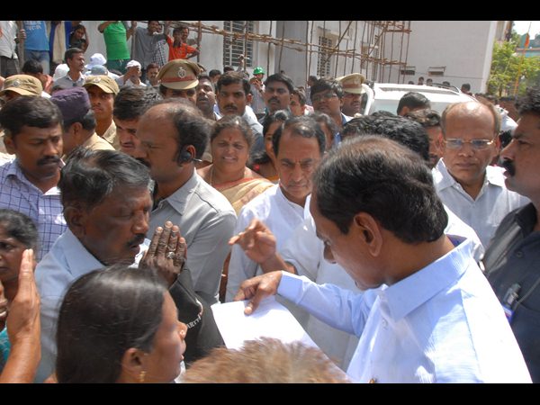 చాలా బాగున్నాయ్: కేసీఆర్ కట్టిస్తున్న ఇళ్లు ఇవే! 