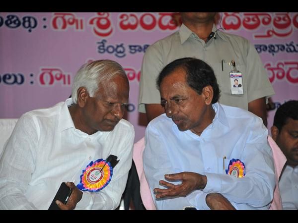 డిప్యూటీ సిఎం కడియంతో..