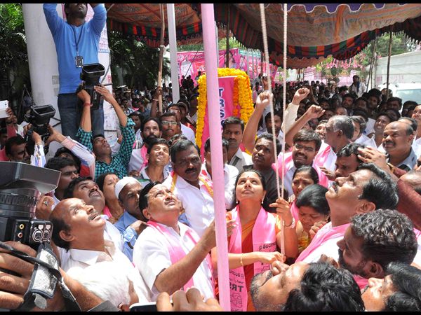 తెలంగాణ భవన్‌లో...