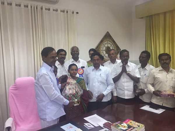 కెసిఆర్‌ను కలిసిన స్వాతి