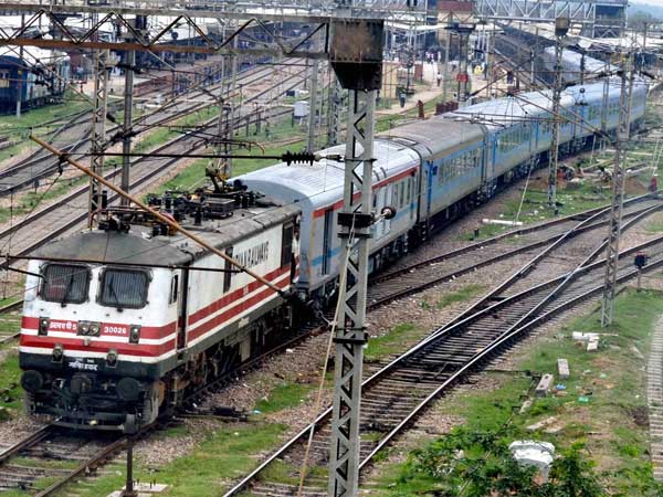 Ten bogies of Ernakulam-Duronto Express derail in Goa Ten bogies of Ernakulam-Duronto Express derail in Goa
