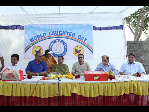నవ్వుల దినోత్సవం