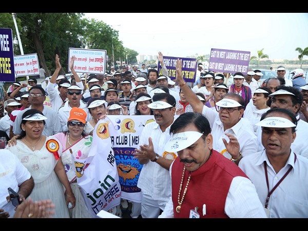 నవ్వుల దినోత్సవం