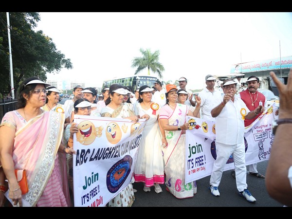 నవ్వుల దినోత్సవం