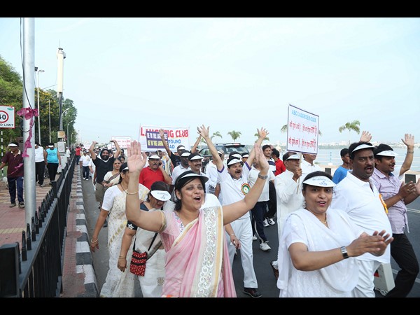 నవ్వుల దినోత్సవం