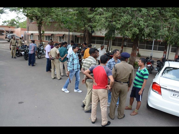 మిస్‌ఫైర్: కానిస్టేబుల్ మృతిపై అనుమానాలు