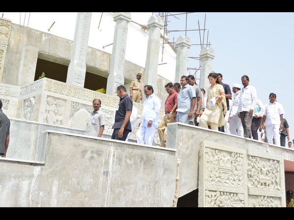 హుస్సేన్ సాగర్‌లో ఘనంగా బుద్ధ జయంతి