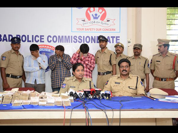 ఏటిఎంలకు ఉద్యోగుల కన్నం