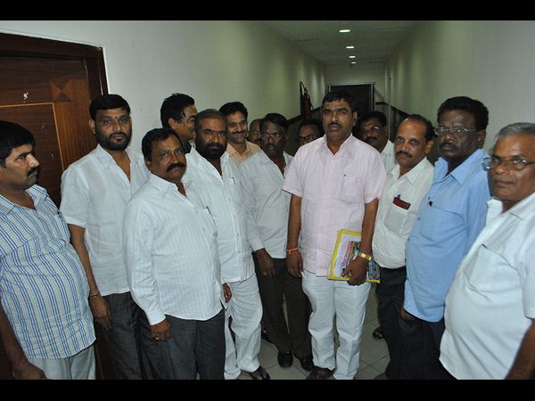 టీ మంత్రి మహేందర్ రెడ్డితో చర్చల అనంతరం
