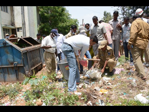  స్వచ్ఛ హైదరాబాద్: పారపట్టిన సీపీ 