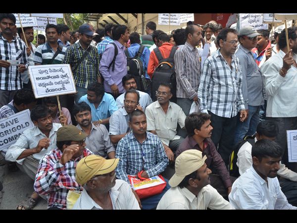  అగ్రిగోల్డ్ బాధితుల ధర్నా, ఒకరు మృతి 