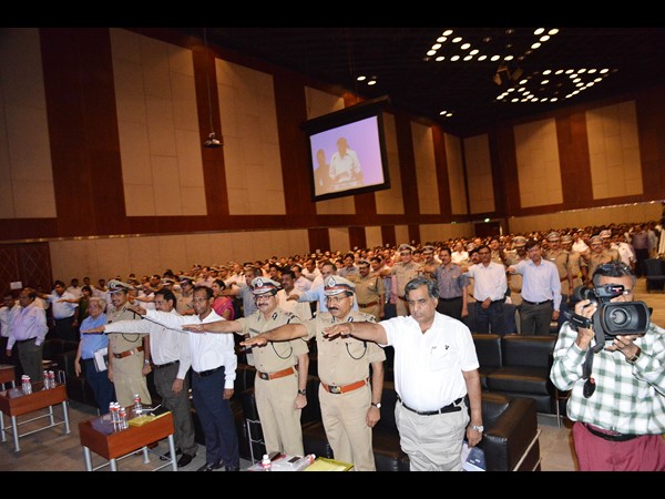 స్వచ్ఛలో కేసీఆర్: హైదరాబాద్‌ను అందంగా