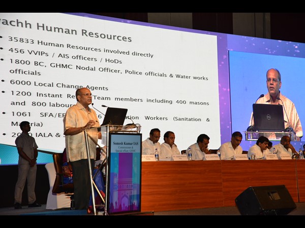 స్వచ్ఛలో కేసీఆర్: హైదరాబాద్‌ను అందంగా